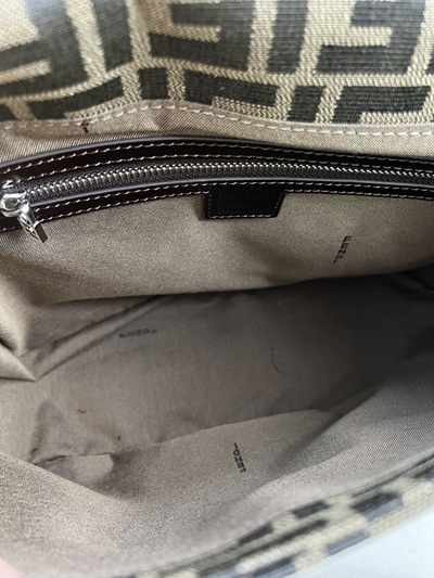 フェンディバッグ着用イメージ